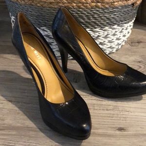 Nine West sz 7 Navy heels not worn